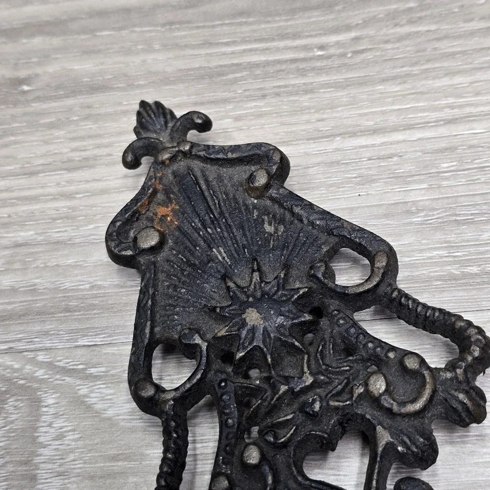 Vintage Wilton Cast Iron Trivet - Hearts & Hooks